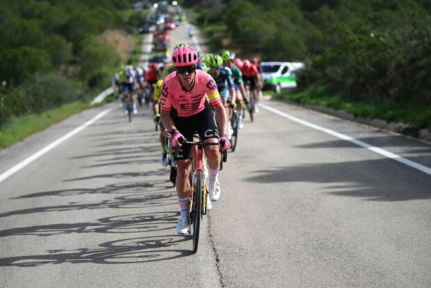 Michael Valgren racing at the Volta ao Algarve em Bicicleta 2024