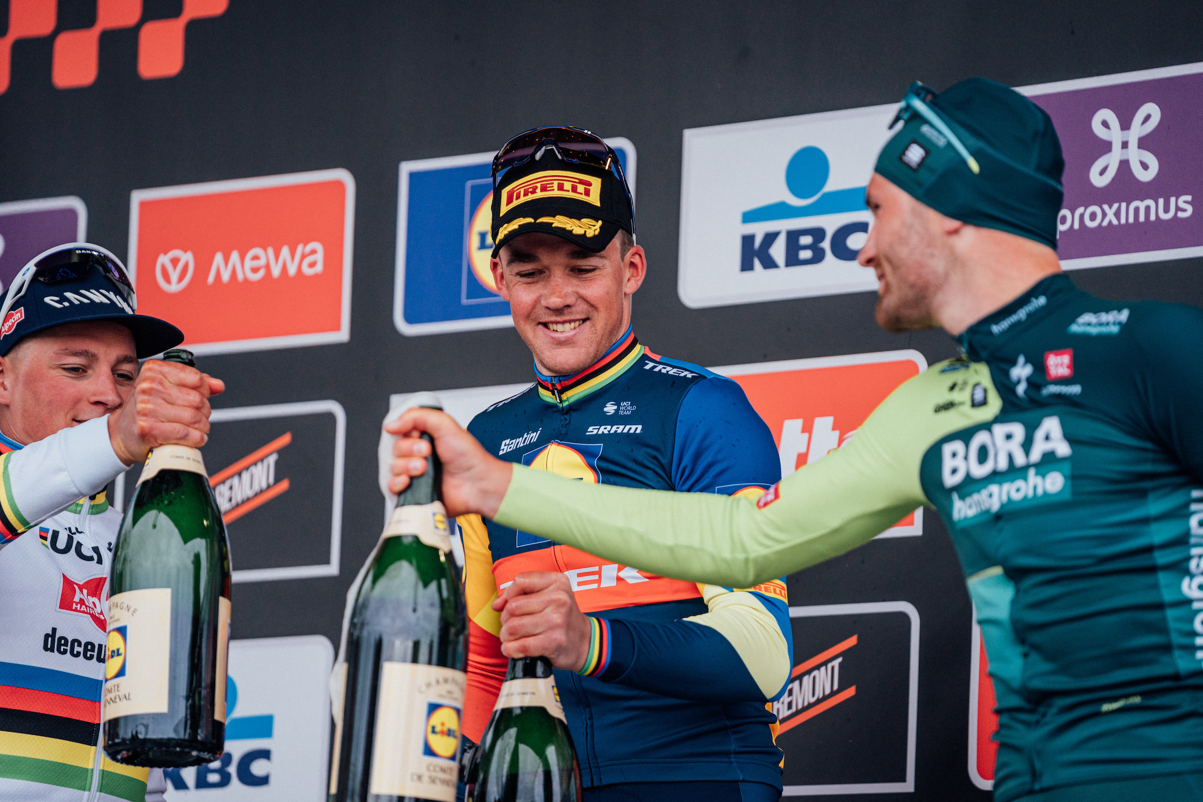 Photo de Zac Williams/SWpix.com - 24/03/2024 - Cyclisme - 2024 Gent Wevelgem in Flanders Fields - Mads Pedersen, Lidl Trek, remporte le Gent Wevelgem 2024 in Flanders Fields.