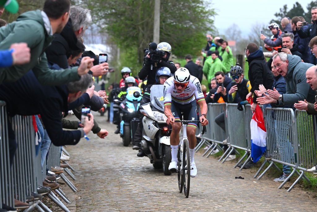 Mathieu van der Poel had a run-in with roadside fans during the E3 Saxo Classic