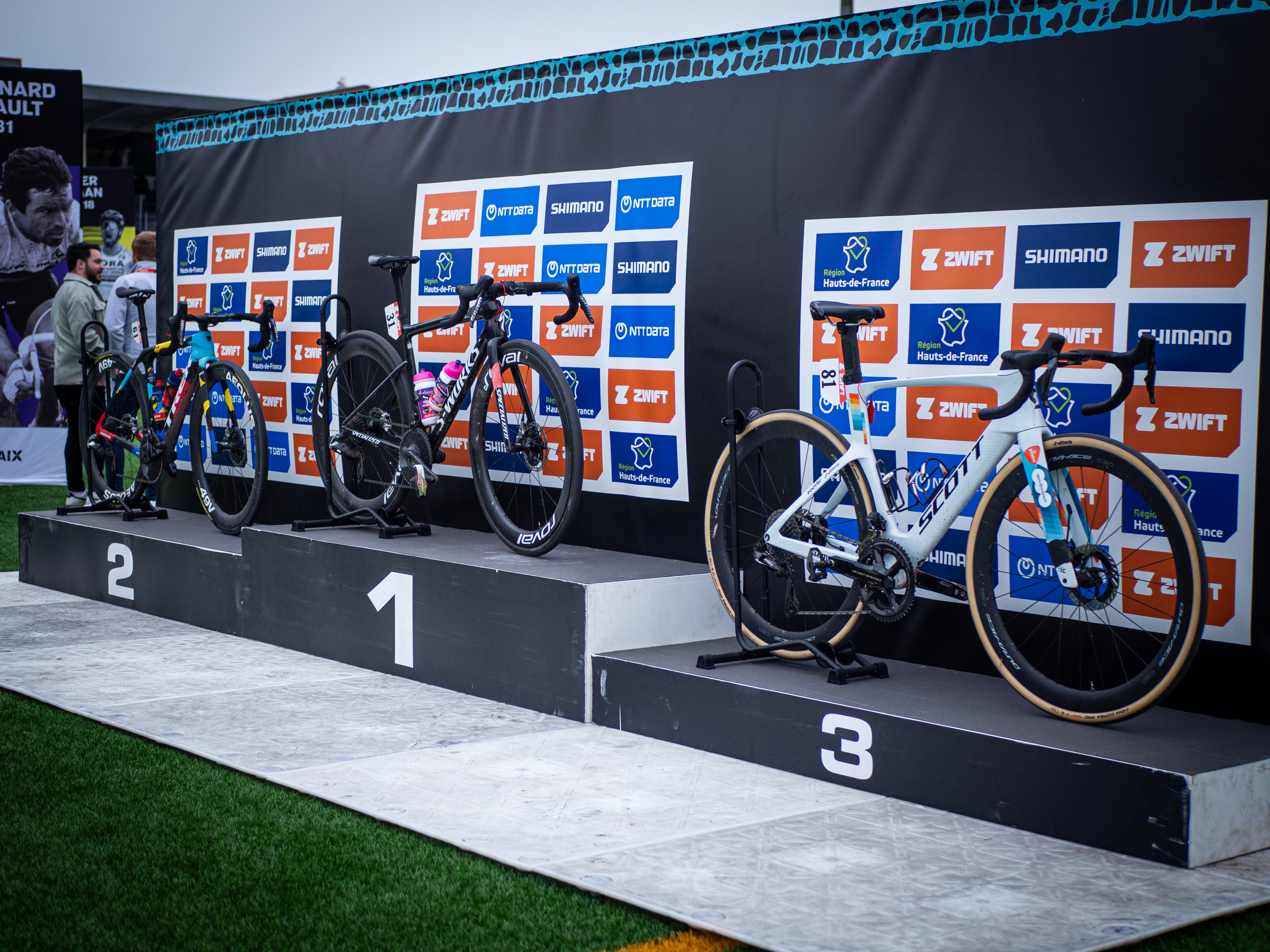 Les trois vélos podium à Paris-Roubaix Femmes