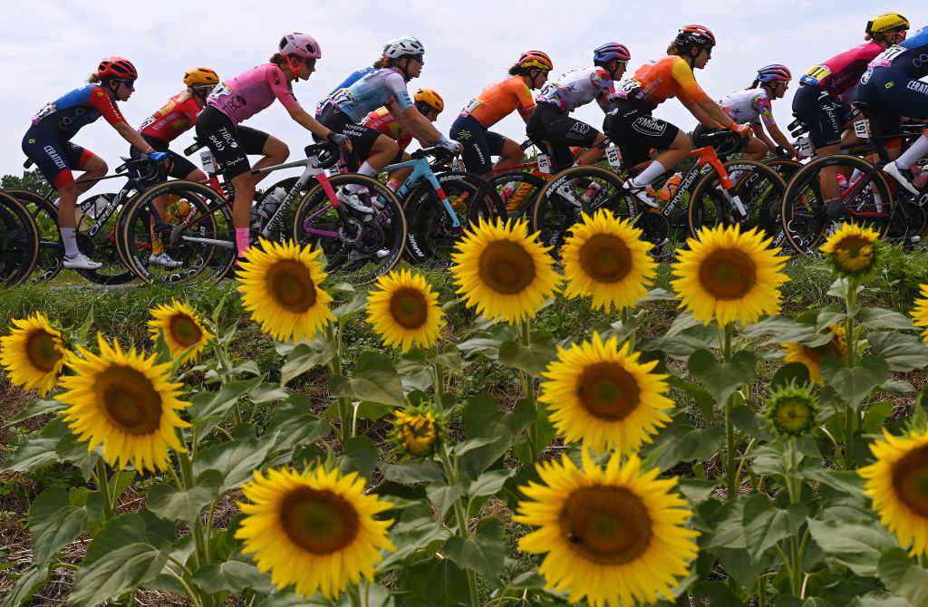 The peloton during the Tour de France Femmes