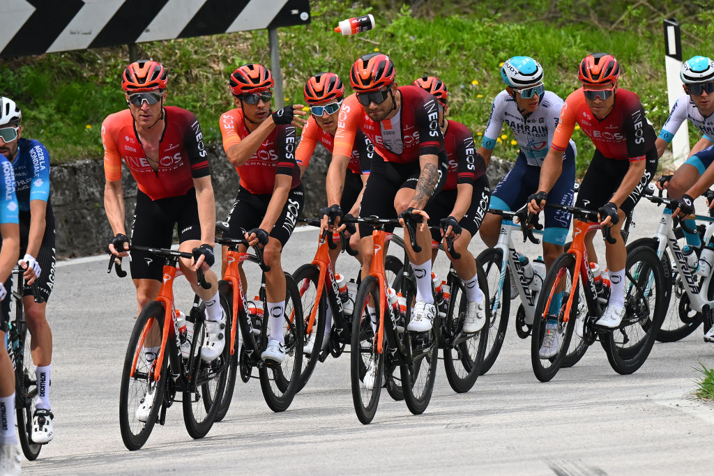 CORTINA DAMPEZZO ITALIE 15 AVRIL LR Salvatore Puccio d'Italie Oscar Rodriguez d'Espagne Geraint Thomas du Royaume-Uni Filippo Ganna d'Italie et Tobias Foss de Norvège et l'équipe INEOS Grenadiers concourent lors du 47e Tour des Alpes 2024 étape 1 une étape de 1333 km de Neumarkt Egna à Kurtinig Cortina UCIWT le 15 avril 2024 à Cortina dAmpezzo Italie Photo de Tim de WaeleGetty Images