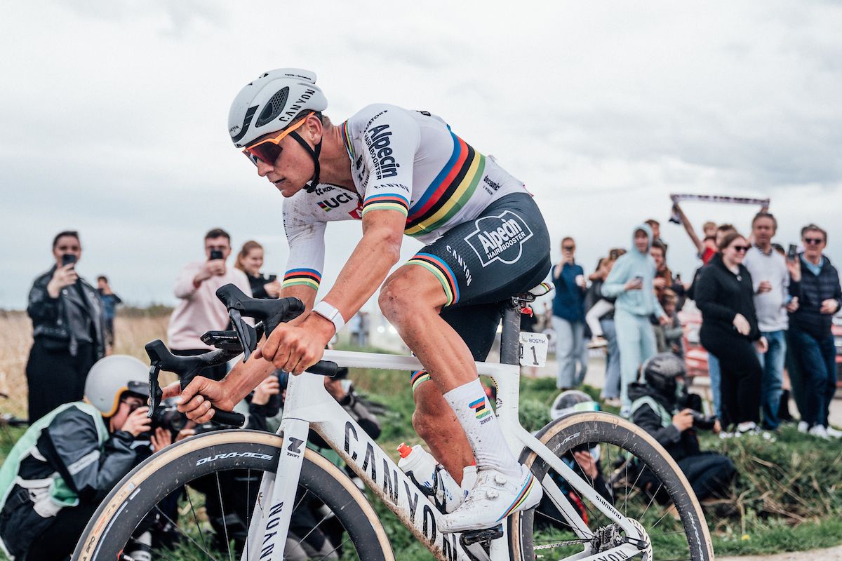 Picture by Zac Williams/SWpix.com - 07/04/2024 - Cycling - 2024 Paris Roubaix - Mathieu Van Der Poel, Alpecin Deceuninck.