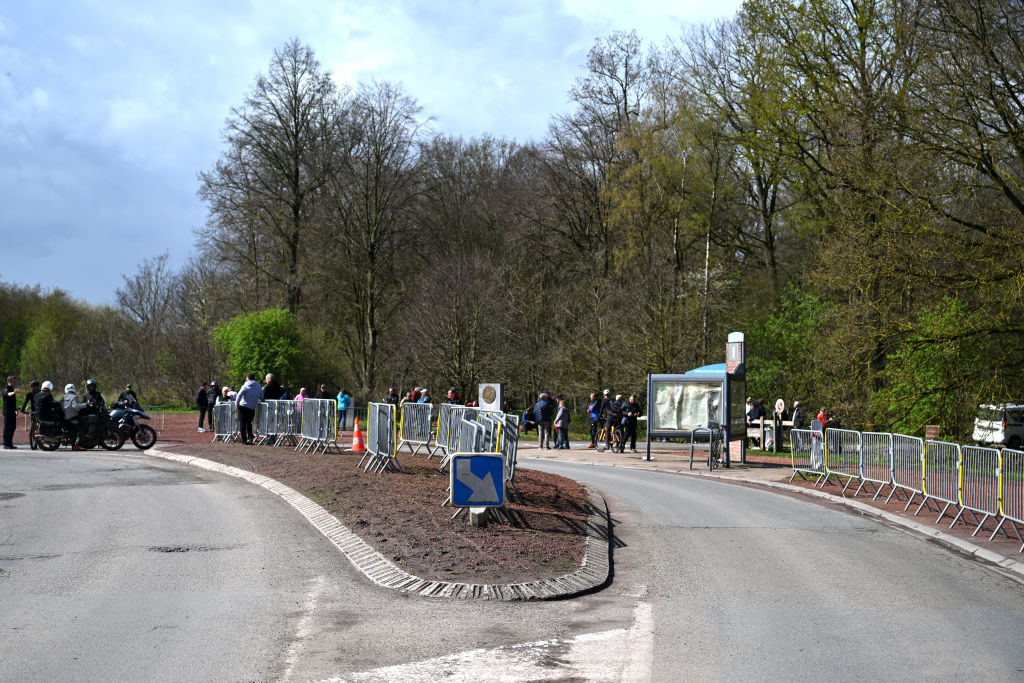 La chicane d'Arenberg, avec l'entrée du secteur pavé à droite