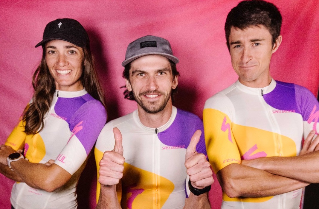 Les nouveaux kits de l'équipe Specialized Off-road 2024 seront portés par Sofia Gomez Villafañe, Matt Beers et Howard Grotts