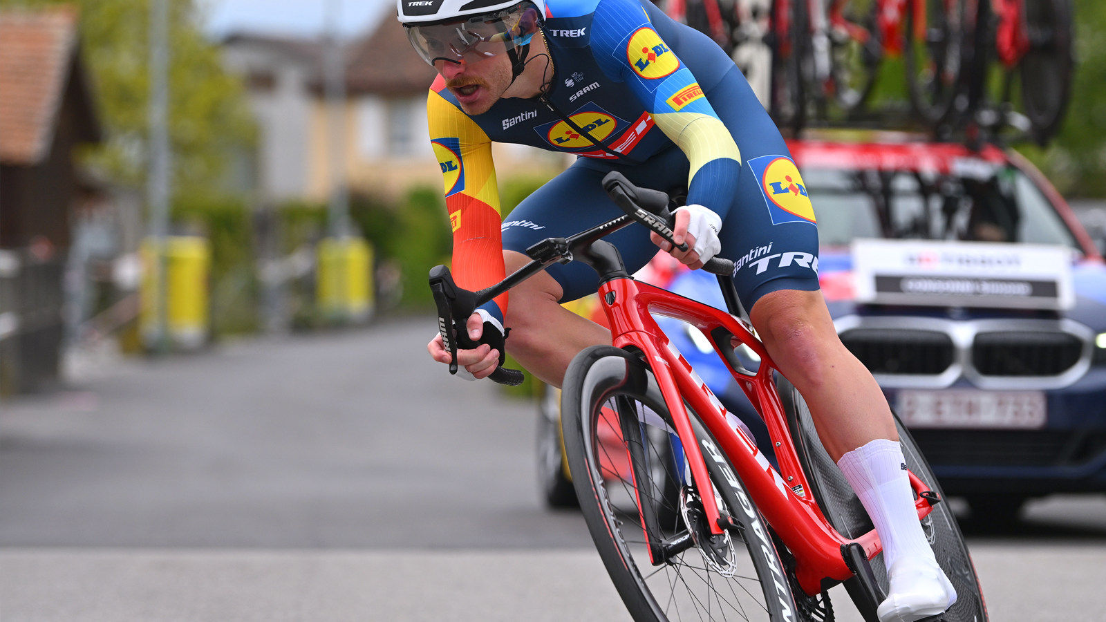 Simone Consonni sur son vélo, équipé d'un nouveau levier de vitesses SRAM Red