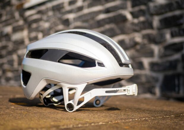 Highbar veut redéfinir les sangles de casque : j'ai parcouru 100 km en portant une pour voir si c'était possible