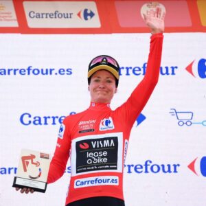 Marianne Vos wears the overall leader