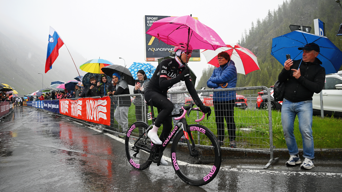 Tadej Pogačar before stage 16 of the Giro d