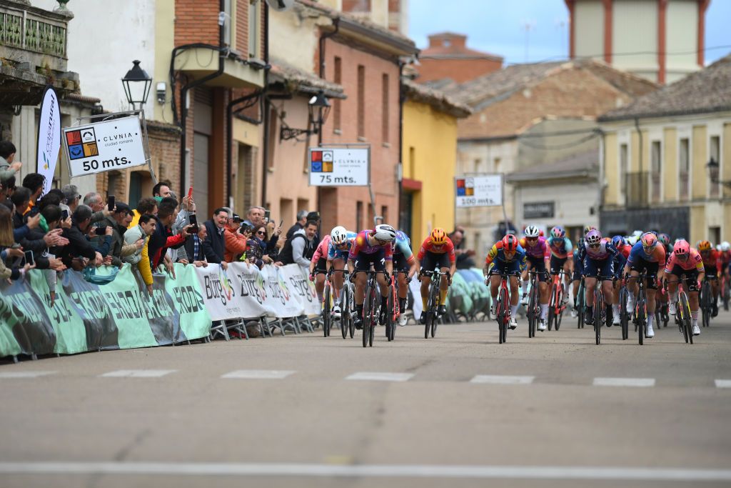 Reduced group sprints for stage 3 victory after 45 riders are held up behind a 29-rider crash with 2km to go