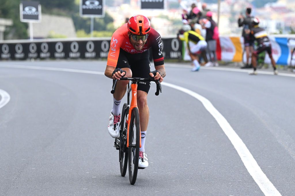 Filippo Ganna launches a late-race attack on stage 4 at the Giro d