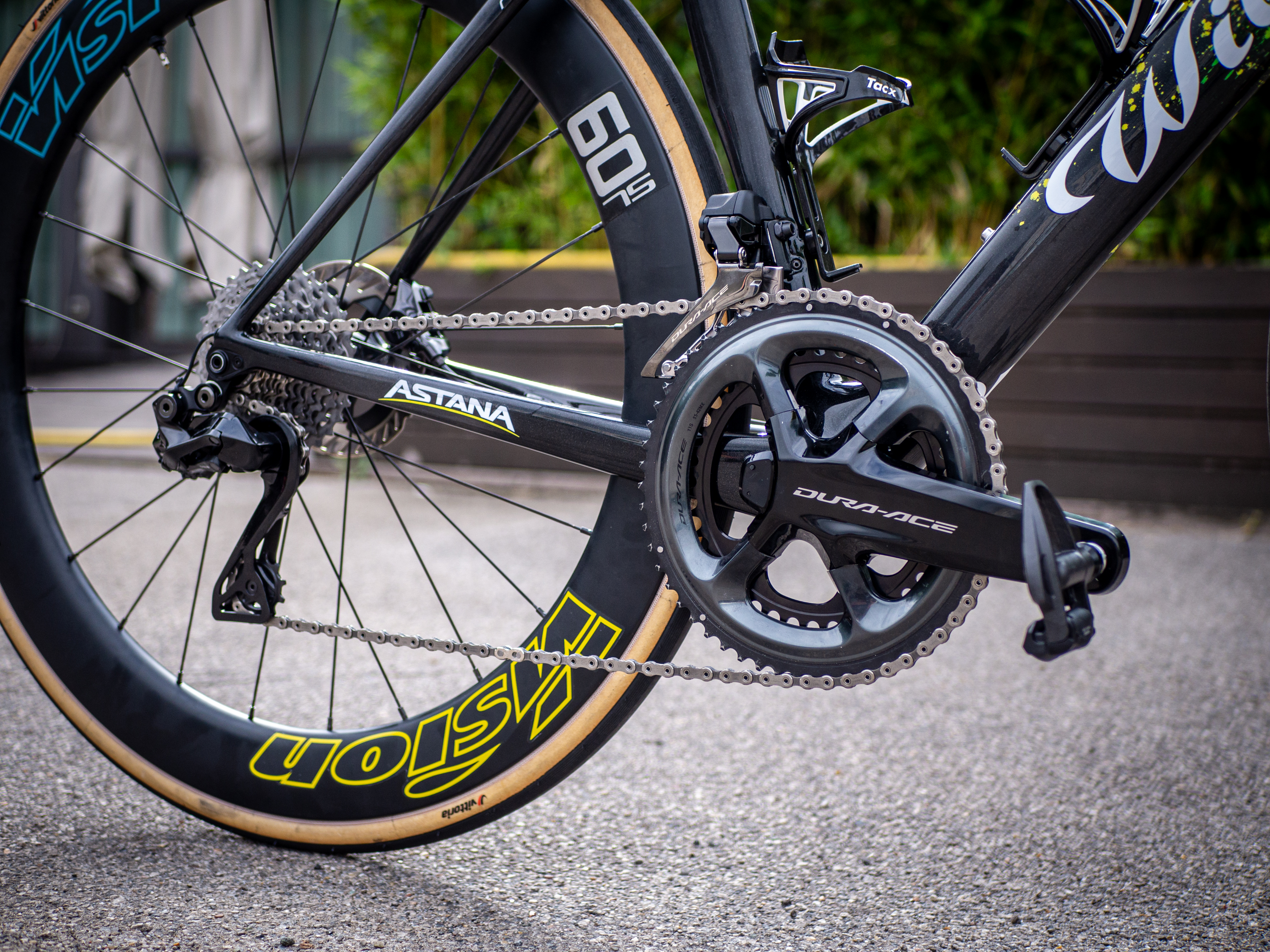 Cavendish utilise le groupe phare Dura-Ace Di2 de Shimano avec capteur de puissance intégré