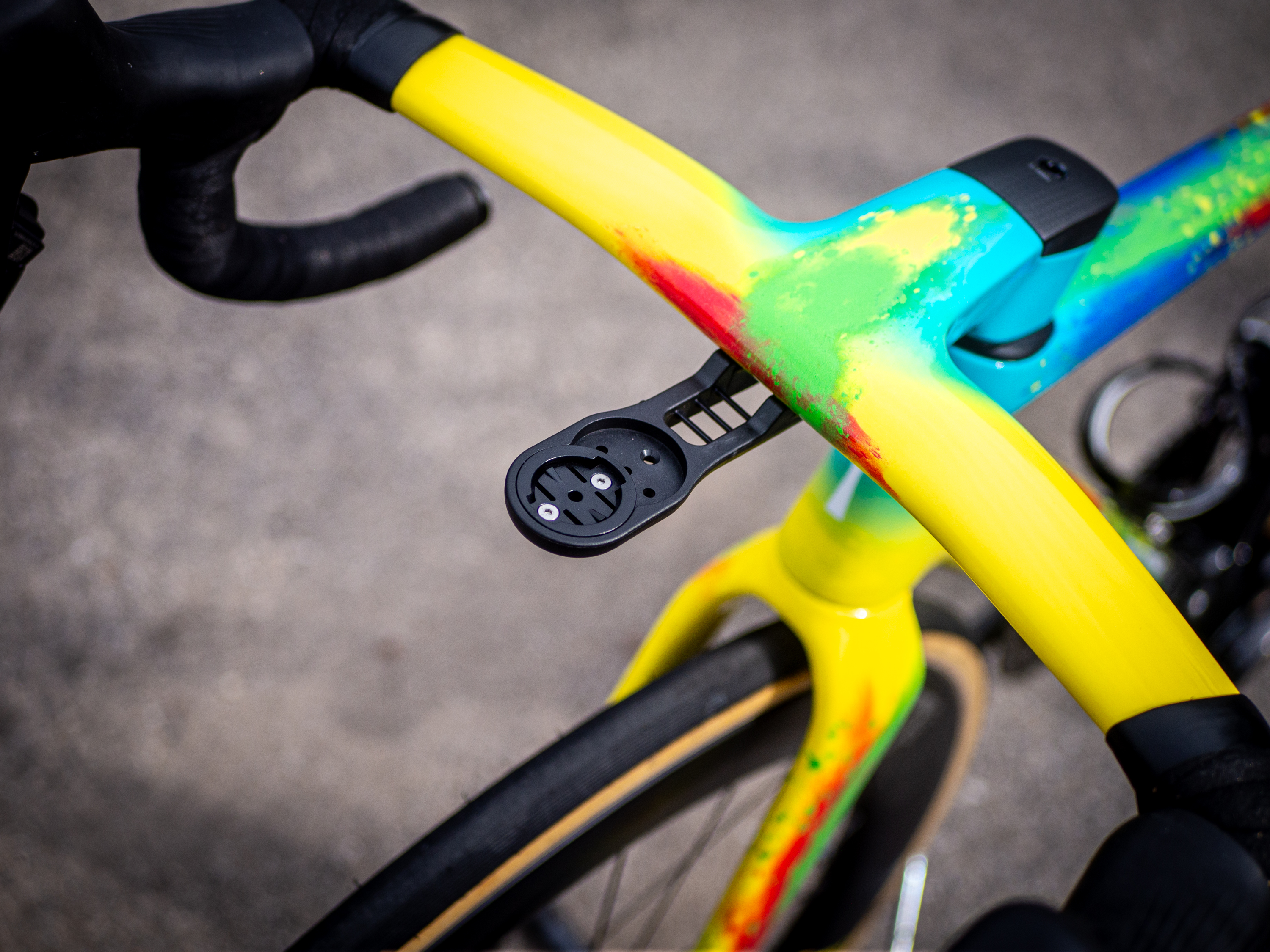 Les barres Vision Metron intègrent soigneusement un support d'ordinateur de vélo à l'avant
