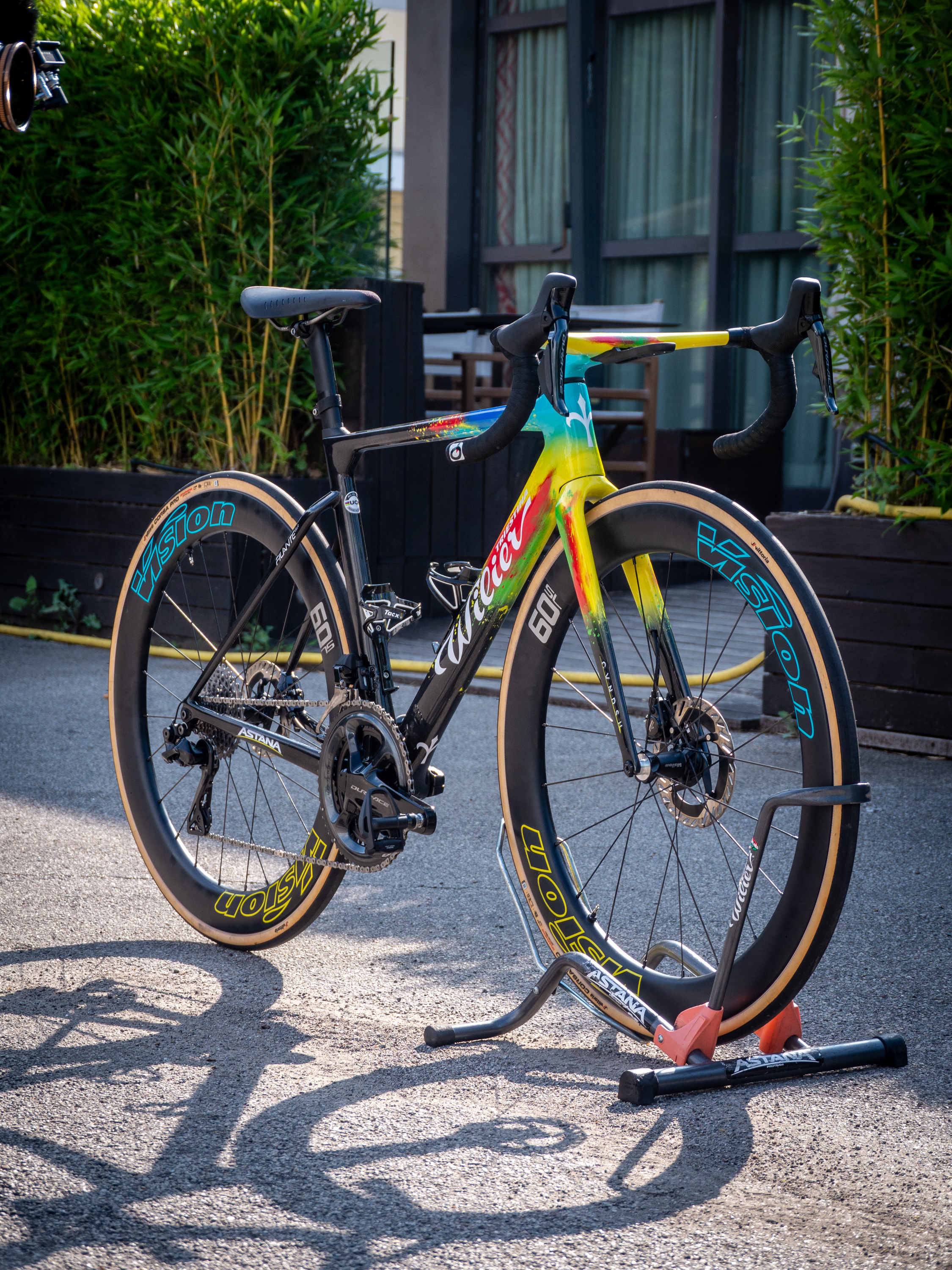 Quel que soit l'angle sous lequel vous regardez le Filante SLR personnalisé de Cavendish, il a l'air incroyable
