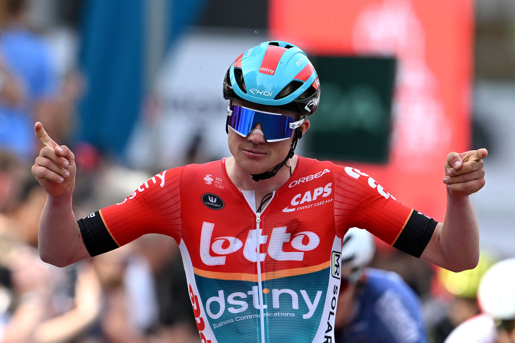 Maxim Van Gils remporte l'Eschborn-Francfort
