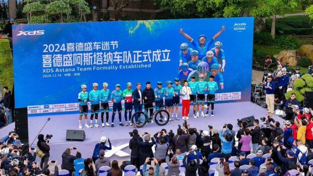 XDS Astana passe de la victoire au Tour de France avec Mark Cavendish à la lutte contre la relégation du WorldTour en 2025