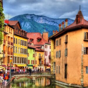 Consigne bagages à Annecy : guide pratique pour vos voyages