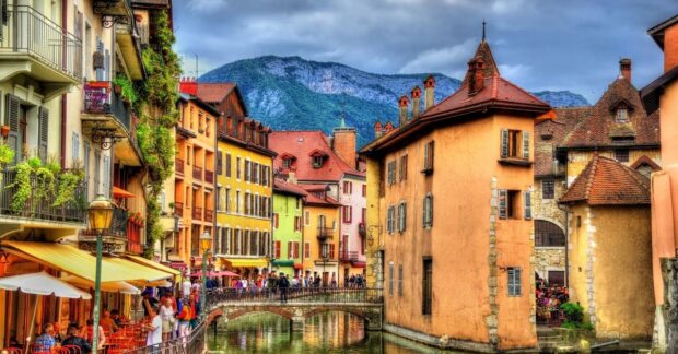 Consigne bagages à Annecy : guide pratique pour vos voyages