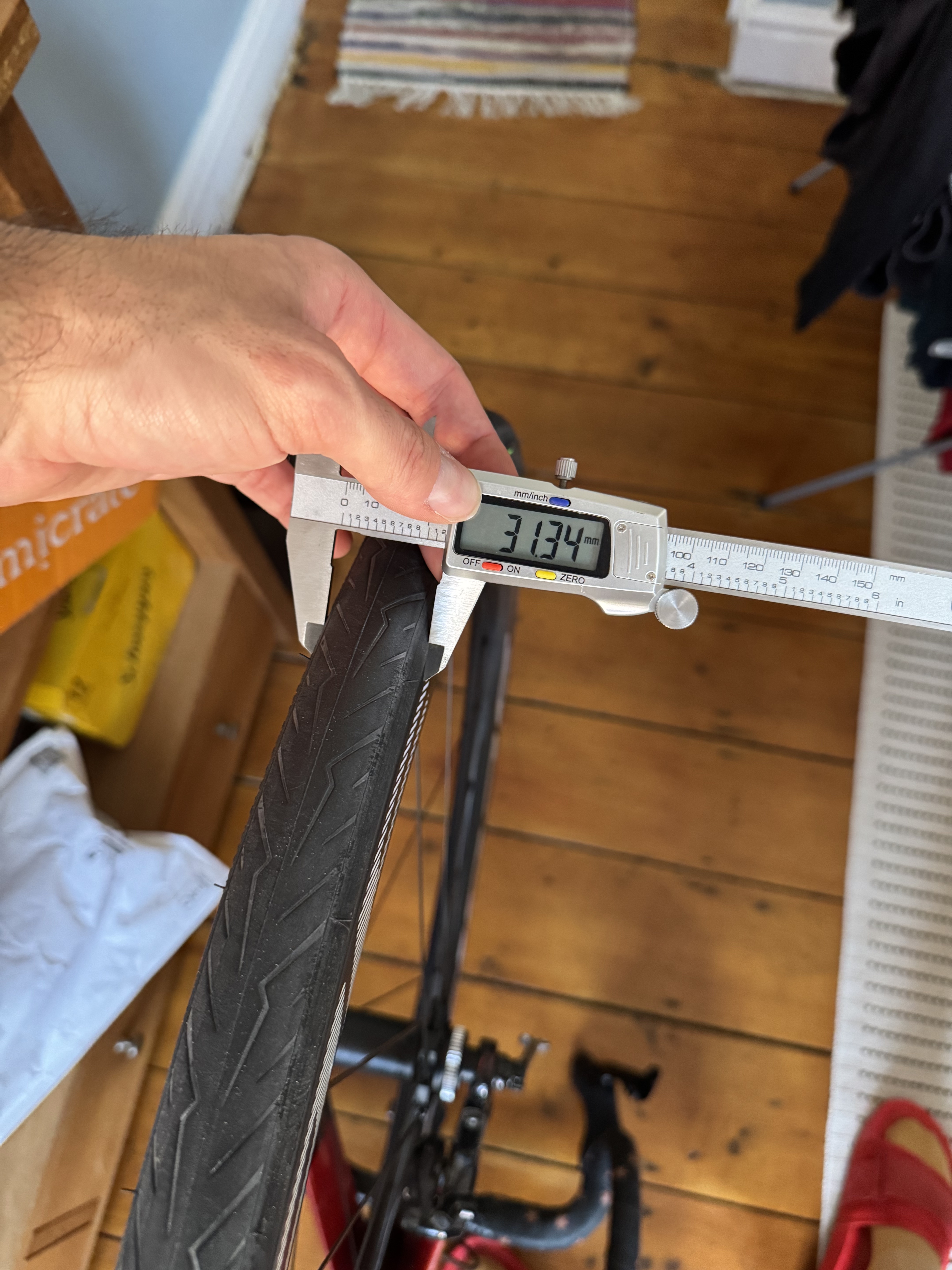 Celles-ci sont annoncées de 28 mm et sont beaucoup plus grandes.