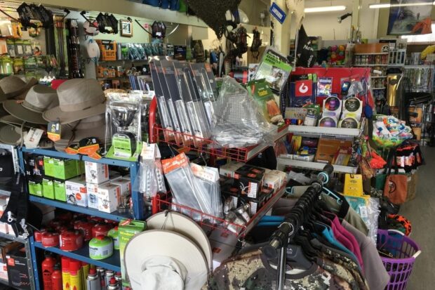 Équipements outdoor : comment bien s’équiper toute l’année sans exploser son budget (ni son dos)