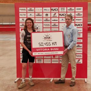 Vittoria Bussi poses with Hour Record sign