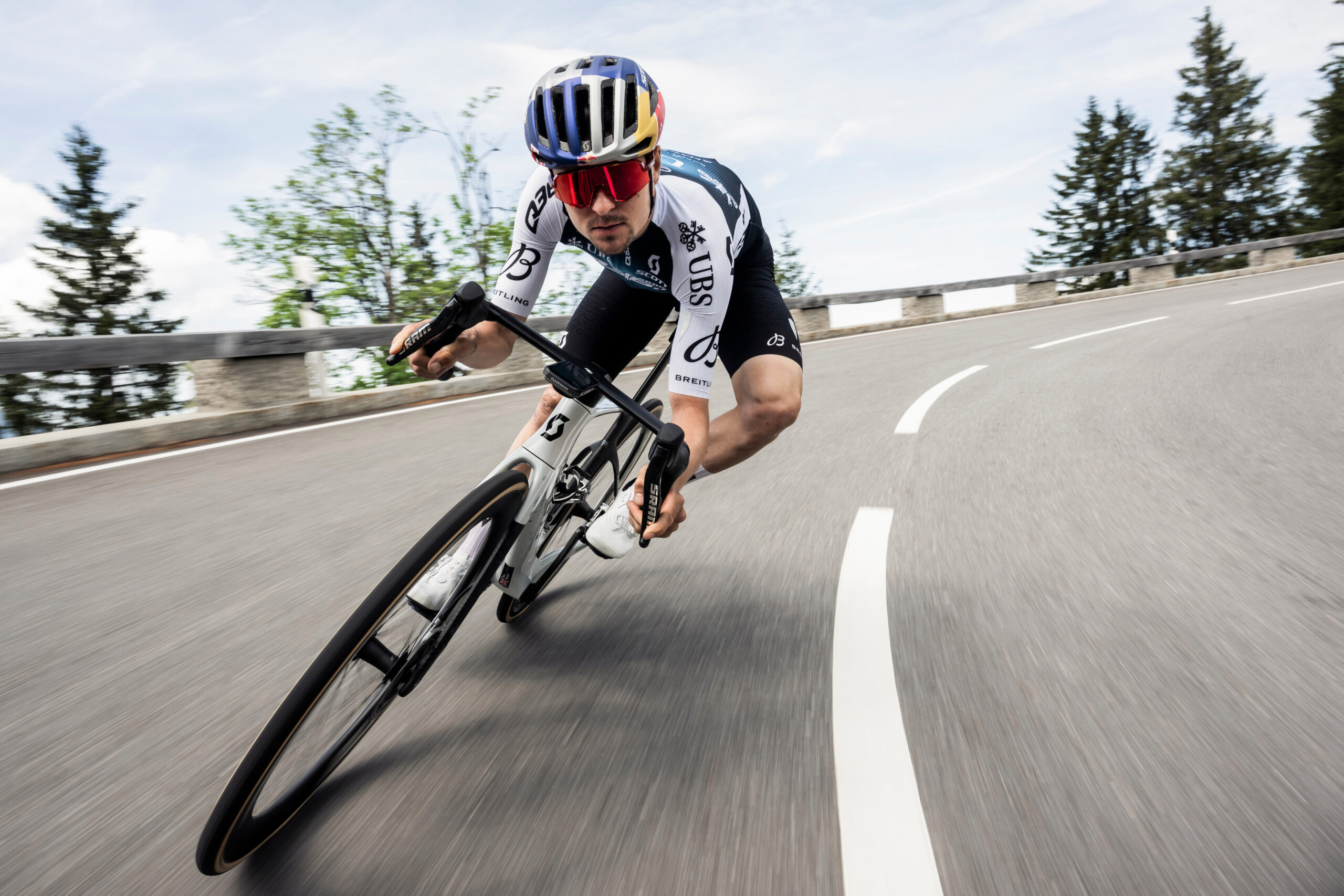 Thomas Pidcock performs during Sound of Tarmac in Berchtesgaden, Germany on June 3, 2025