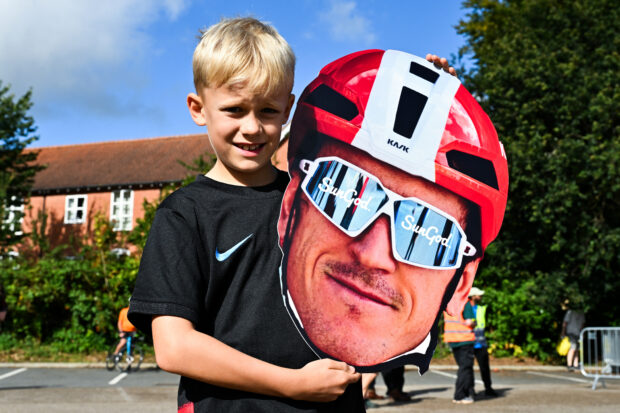 A fan with a Geraint Thomas sign
