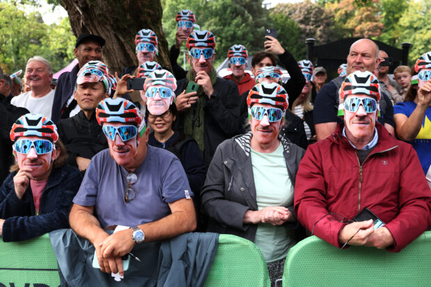 Crowd of people wearing geraint thomas masks