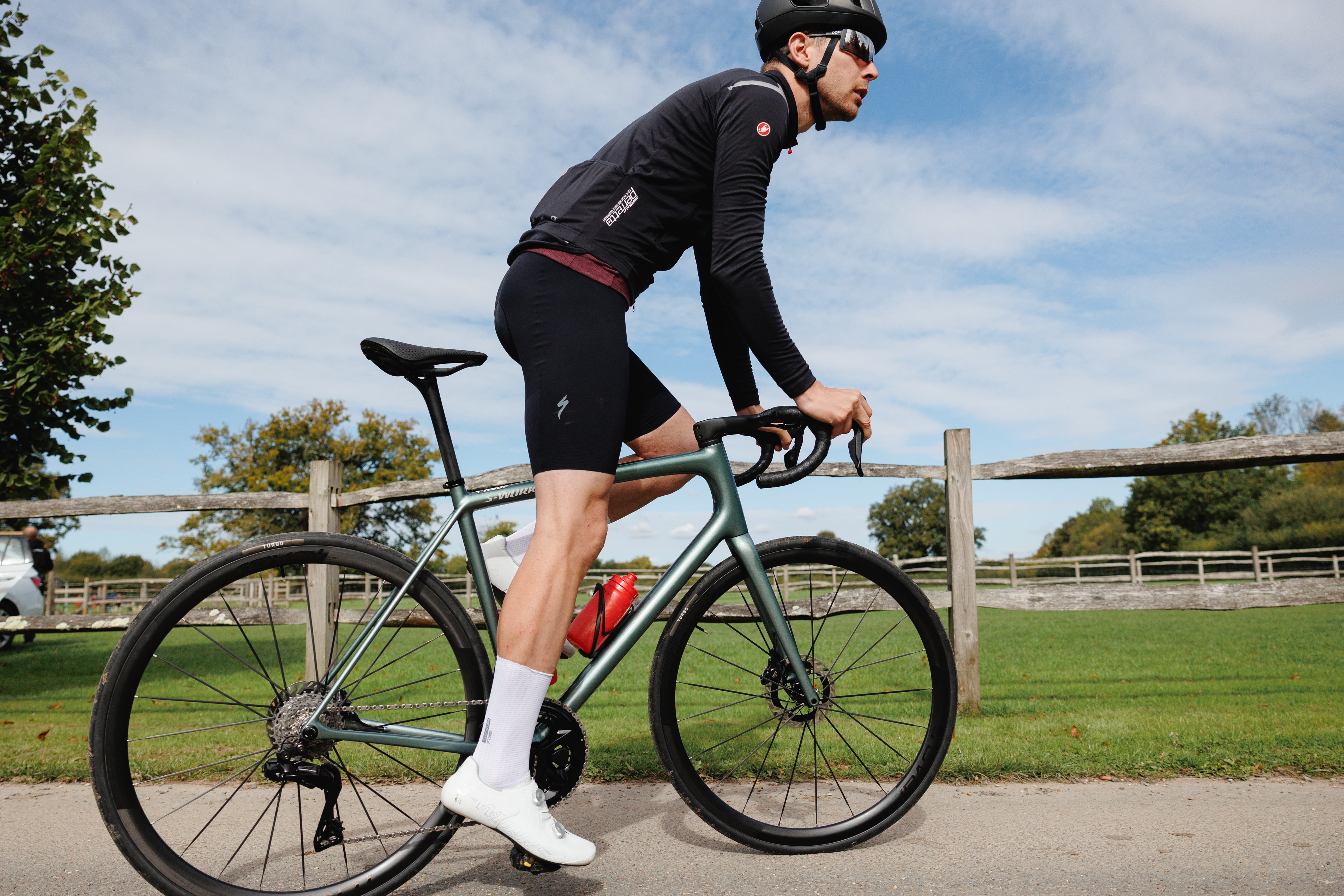 Josh chevauchant les sworks aethos 2