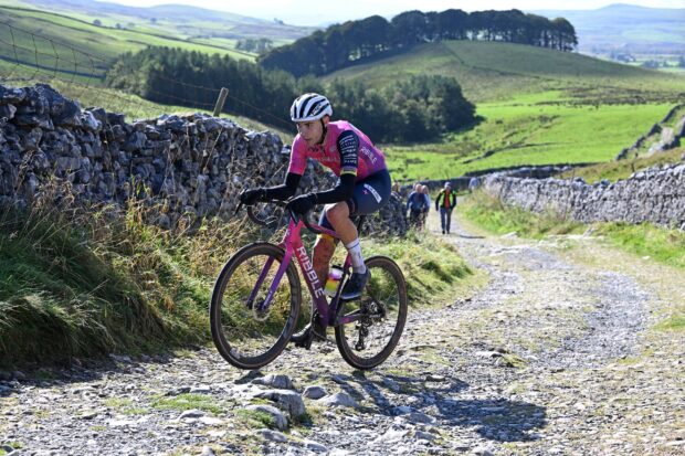 `` Je ne pense pas que je ne me suis jamais détendu, je poussais toujours aussi fort que possible '': Rencontrez Jenson Young, qui a battu Lachlan Morton et établi un nouveau record de cours au 3 Peaks Cyclo-Cross