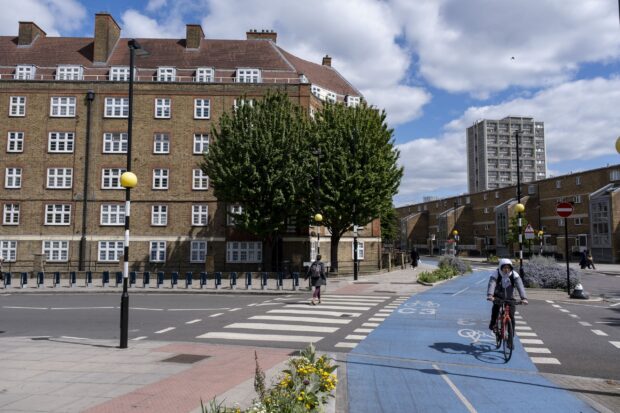 Les pistes cyclables sont-elles condamnées? Une brève (récente) histoire de coupes de voyage active, au milieu de la guerre de Donald Trump contre les vélos