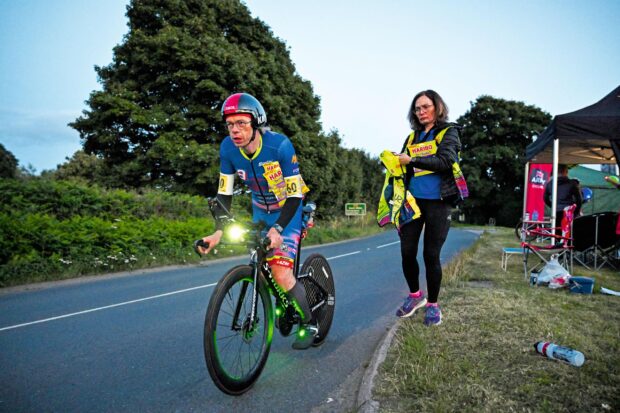 "Même tomber mort sur place aurait semblé trop agressif de ma part" - Dr Hutch à propos des épreuves et tribulations de l'ultra cyclisme