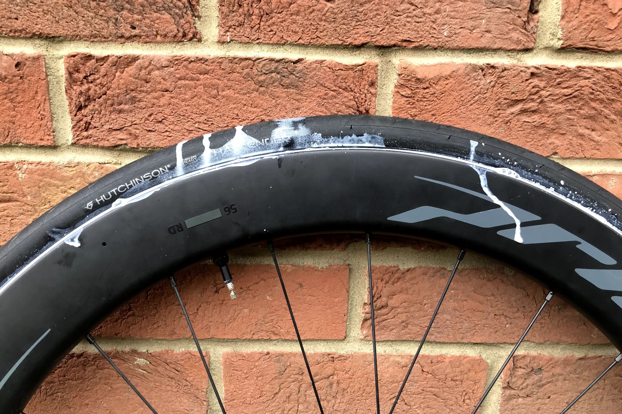 "Avec le tubeless, vous n'emportez pas de chambre à air en cas d'urgence, c'est tout le problème. TubeLESS, pas tubeWITH" - l'accord du Cyber ​​Monday qui a enflammé nos commentaires sur Facebook