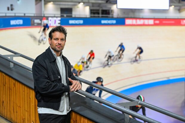 "La clé est de se rappeler que ce n'est pas une PlayStation : les pilotes n'ont pas toujours des jambes parfaites" : Adam Blythe parle des commentaires, du style et des abonnements TV