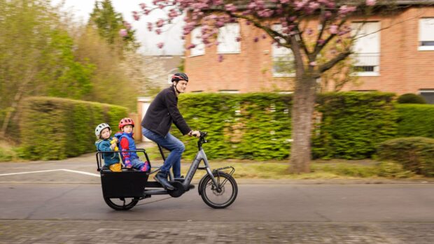 parents and children on e-bikes