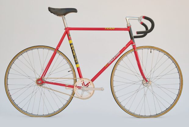 Un vélo de piste en acier digne d'un sprinter olympique