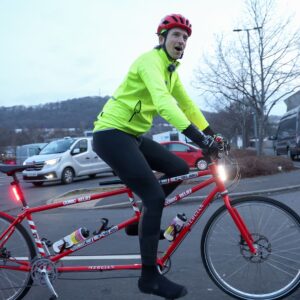 «Je n'arrêtais pas de fondre en larmes» – un présentateur de radio collecte 4 millions de livres sterling pour une œuvre caritative avec une épopée en tandem