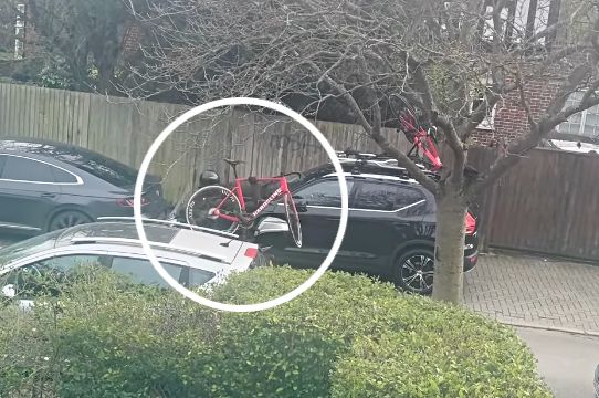 A thief on a moped stealing a JAKROO handsling bike