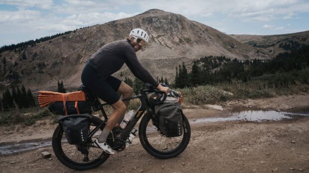 « Arriver à la ligne de départ n'est pas un sacrifice, c'est un cadeau » – La quête d'un homme pour parcourir à vélo les 9 grandes courses de gravel américaines
