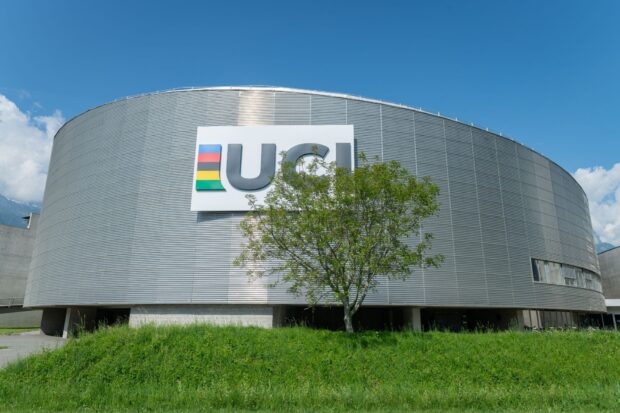 "Vos commentaires sont inutilement offensants" – Un podcasteur belge reçoit une lettre de menace de l'UCI concernant ses publications sur les réseaux sociaux et dépose une plainte éthique
