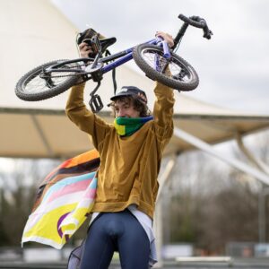 « Les personnes queer existent et méritent une place dans le sport » – Des chaussettes arc-en-ciel aux camps cyclistes, le cyclisme LGBTQ+ prospère malgré moins d'opportunités