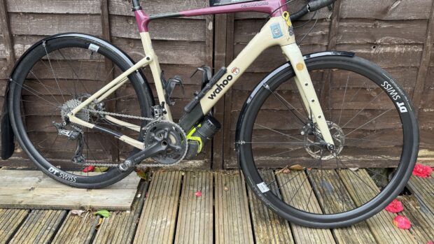 Examen des roues DT Swiss A 1800 : un ensemble de roues lourdes à l'épreuve des bombes qui ne lésinent pas sur l'aérodynamique