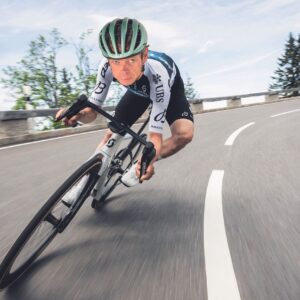 Il y a peu de sensations en cyclisme plus agréables que de contourner une épingle à cheveux parfaite, explique le Dr Hutch