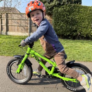 La principale marque britannique de vélos pour enfants vendue aux propriétaires de Sports Direct après son entrée sous administration