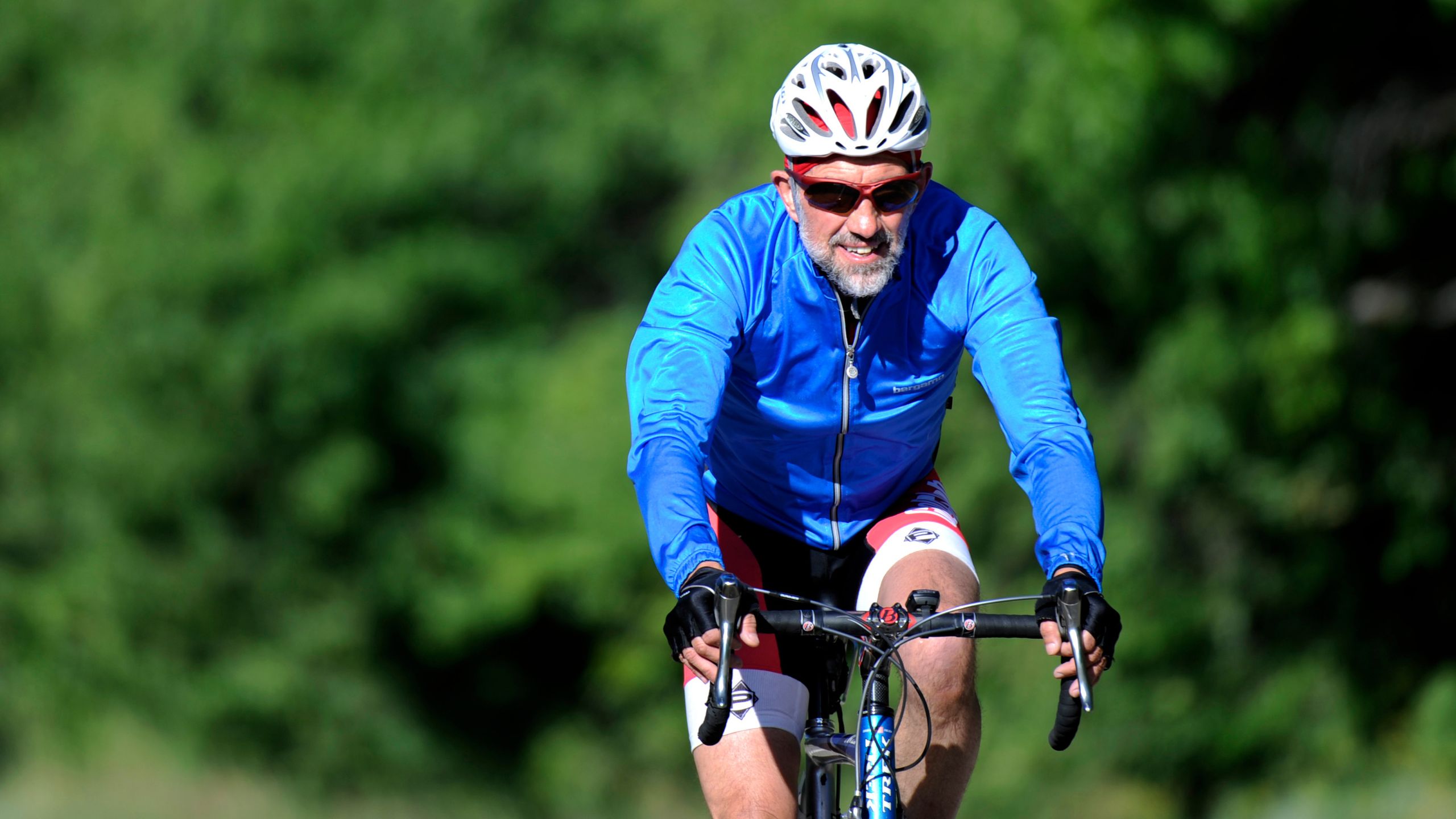 J'étais un enfant dans les années 80 et je peux voir à quel point les cours d'éducation physique brutales dissuadent les gens de faire du sport à vie – mais les gens peuvent se lancer dans le cyclisme à tout âge.