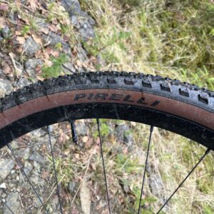 Test du Pirelli Cinturato Gravel S : Conçu pour la boue, pas pour le tarmac