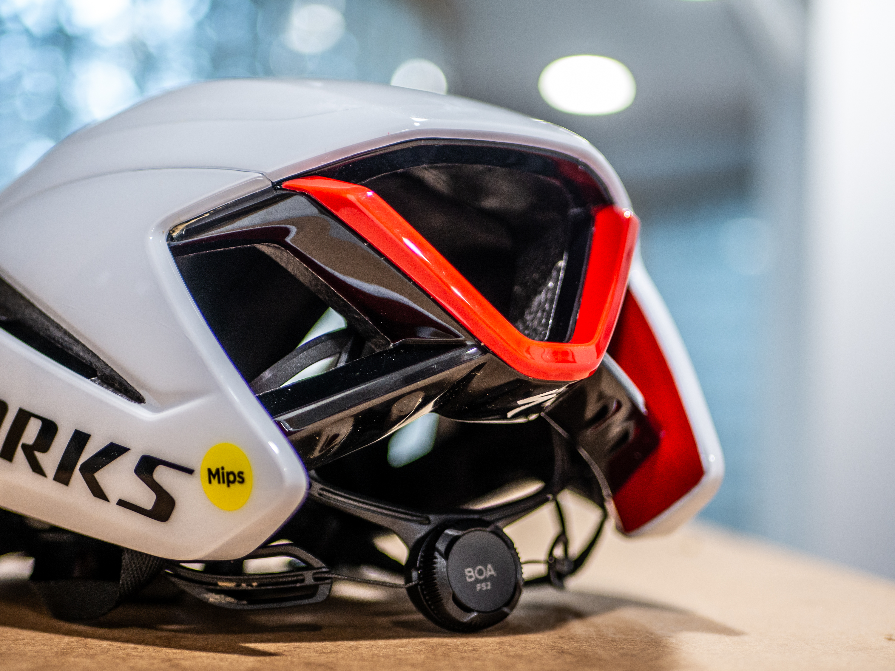 Une photo détaillée du casque Specialized Evade 4