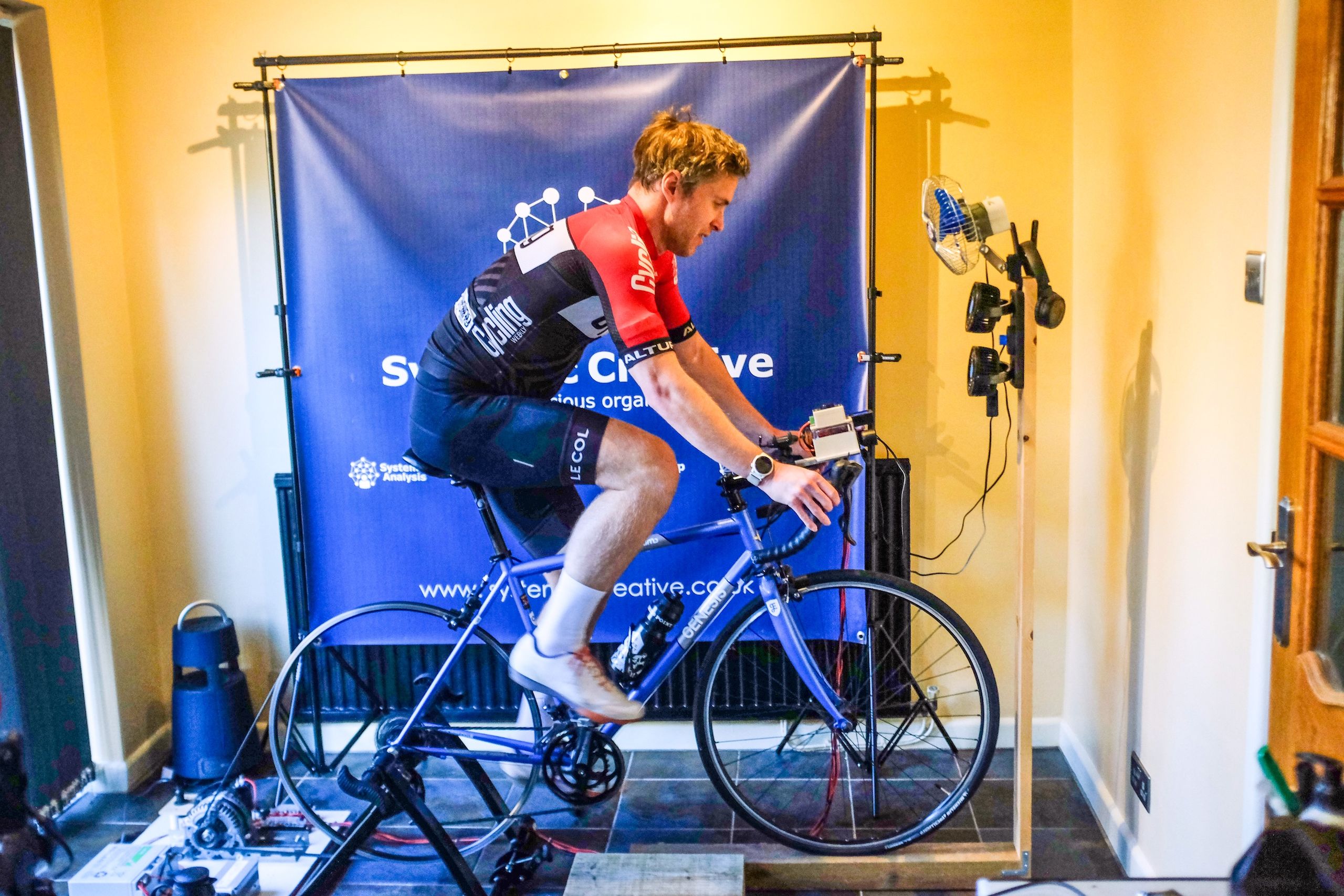 417 watts pendant 24 heures : la réalité brutale de l'alimentation électrique d'une maison à vélo