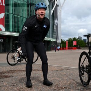 «Ça a été brutal» – Olly Murs traverse des pluies torrentielles et la douleur d'un ongle perdu pour collecter des fonds pour l'Unicef