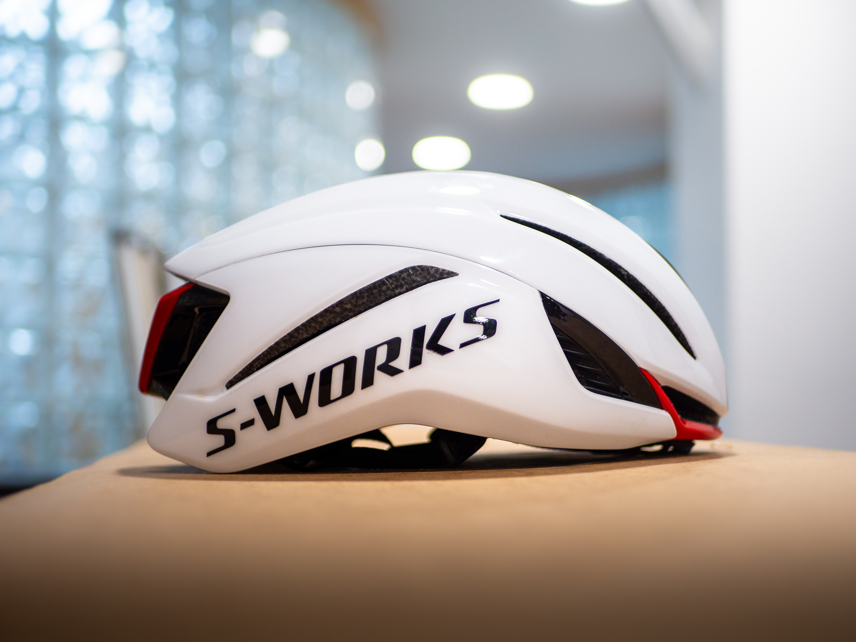 Une photo détaillée du casque Specialized Evade 4